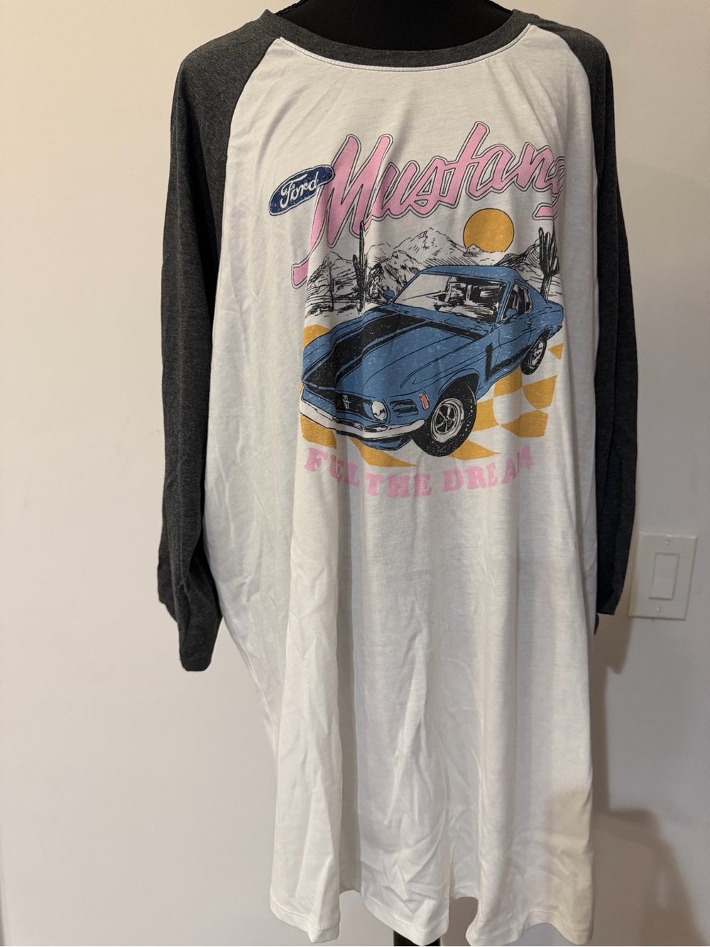 Ford Mustang Women’s Raglan Shirt Size 5 Official Licensed Graphic Tee – NEW